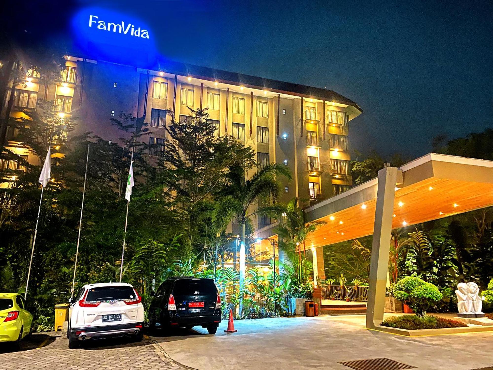 Famvida Hotel Lubuklinggau 외부 사진